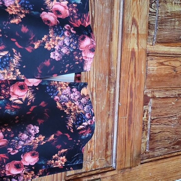 Women Dress - Picture 6 of 7